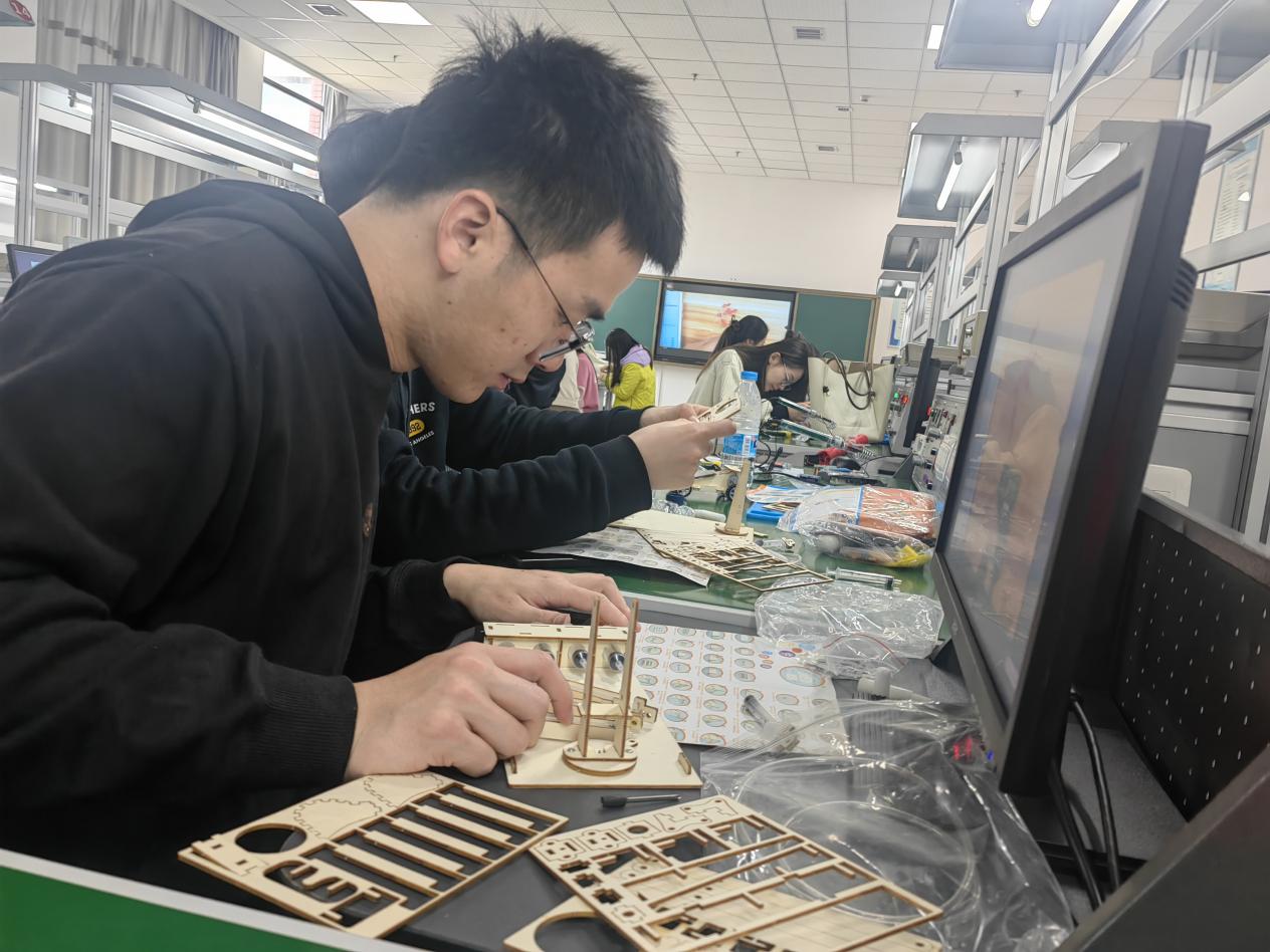 b7d7eca4c6da0b27fa2aaef45deb329