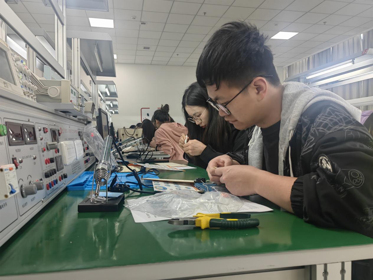 eec076fe578a5415427ff640d81b608