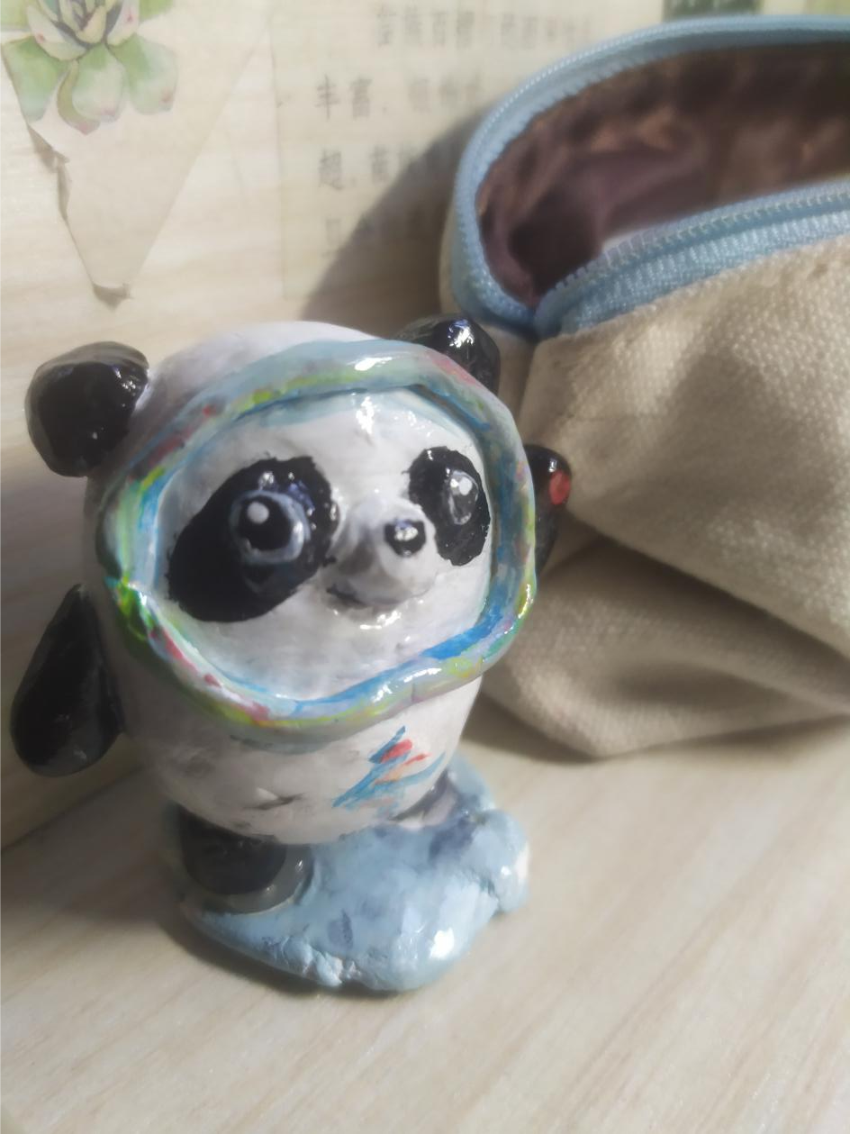 伍晶柳陶瓷冰墩墩