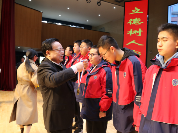曹伦华颁奖